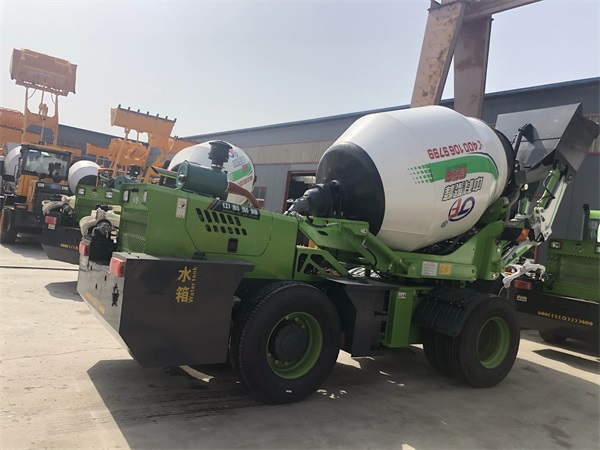 <b>自上料攪拌車制動系統(tǒng)的重要性</b>