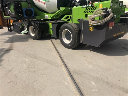 <b>全自動自上料攪拌車按照不同的方式可以分為哪些類型？</b>